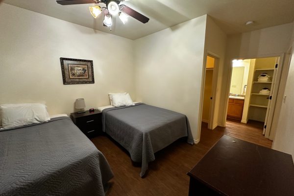 2. Bedroom_0400
